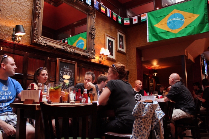 Meet-Up in a British pub