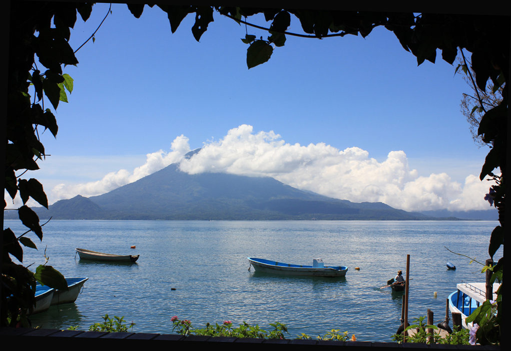Lake Atitlan - La Iguana Perdida