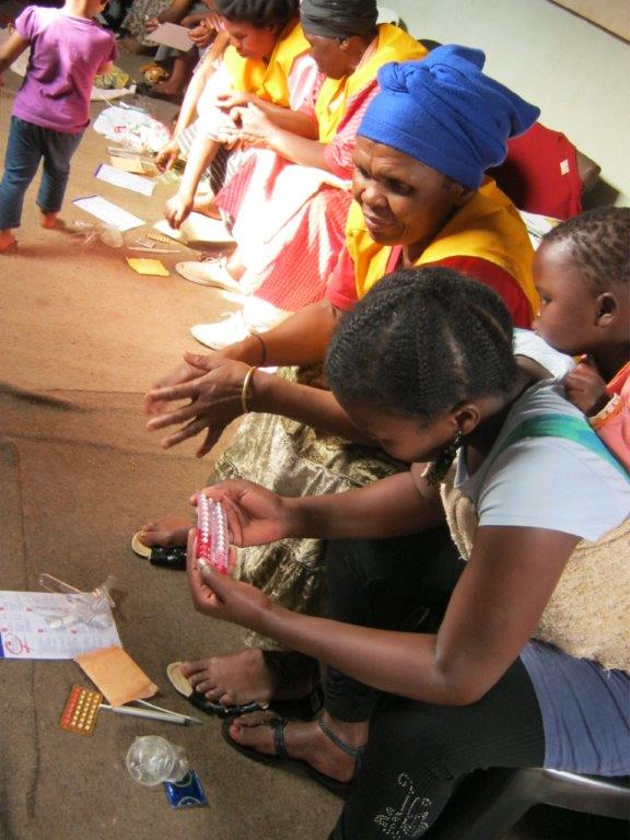 Gogos and granddaughters examine forms of contraception