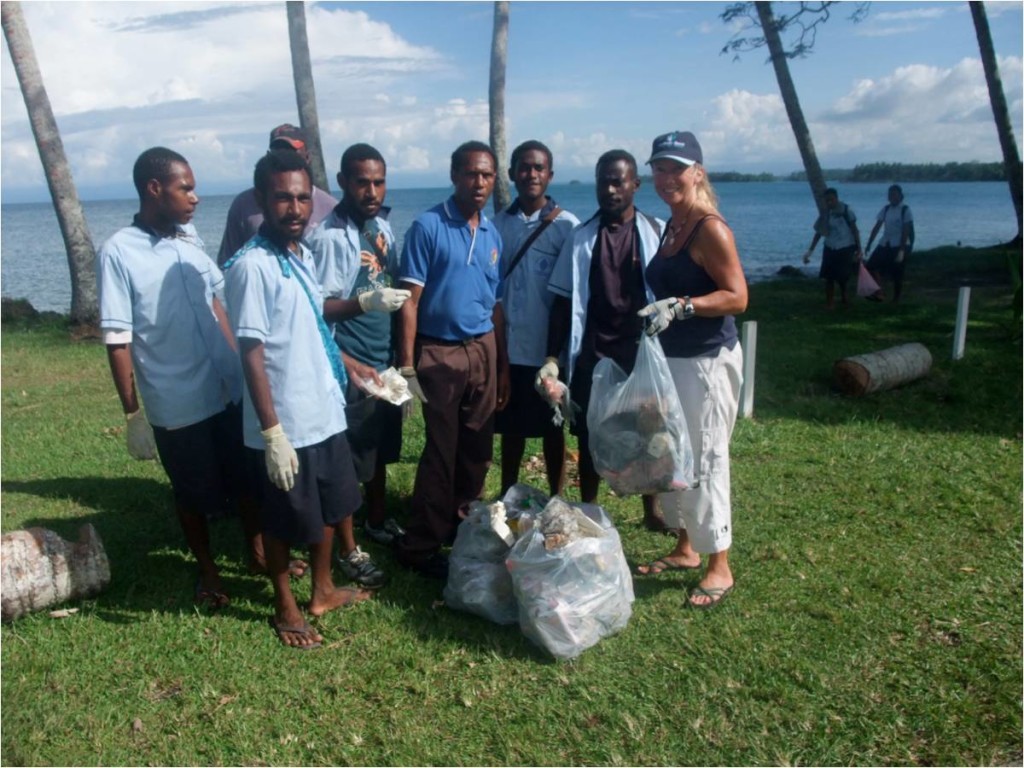 Beach clean up in Papua New Guinea. Image by Peter Barter